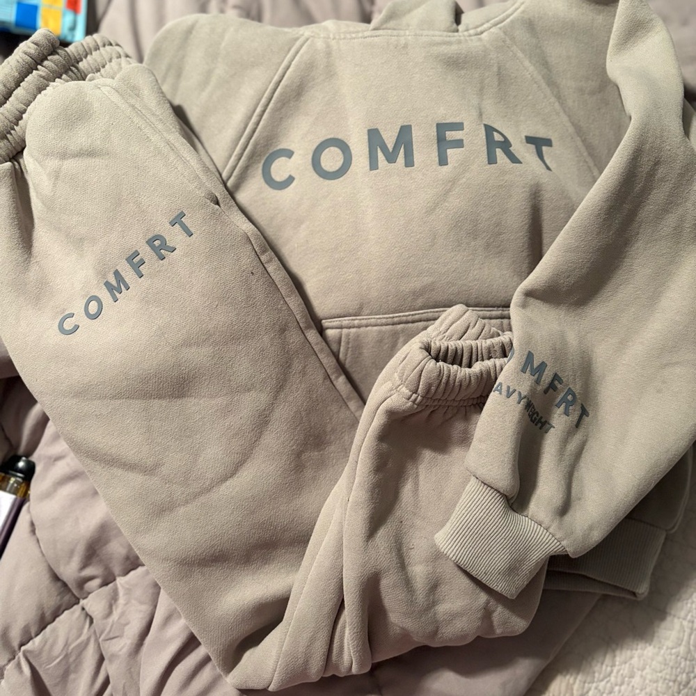 COMFRT Beige Sweatshirt and Joggers Set